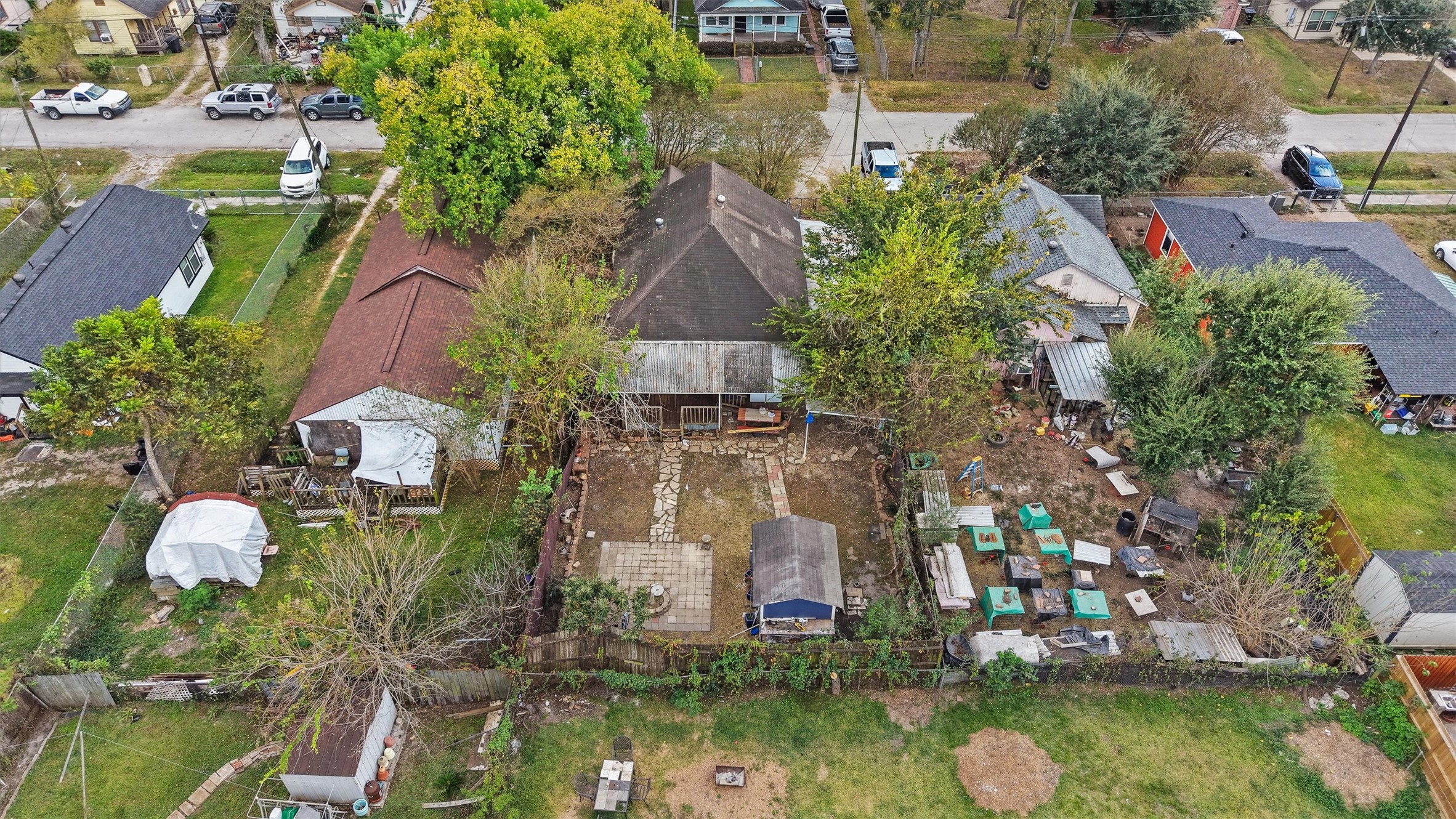 4029 Lucille Street Houston, TX 77026 - Photo 26 of 28 an aerial view of multiple houses with yard