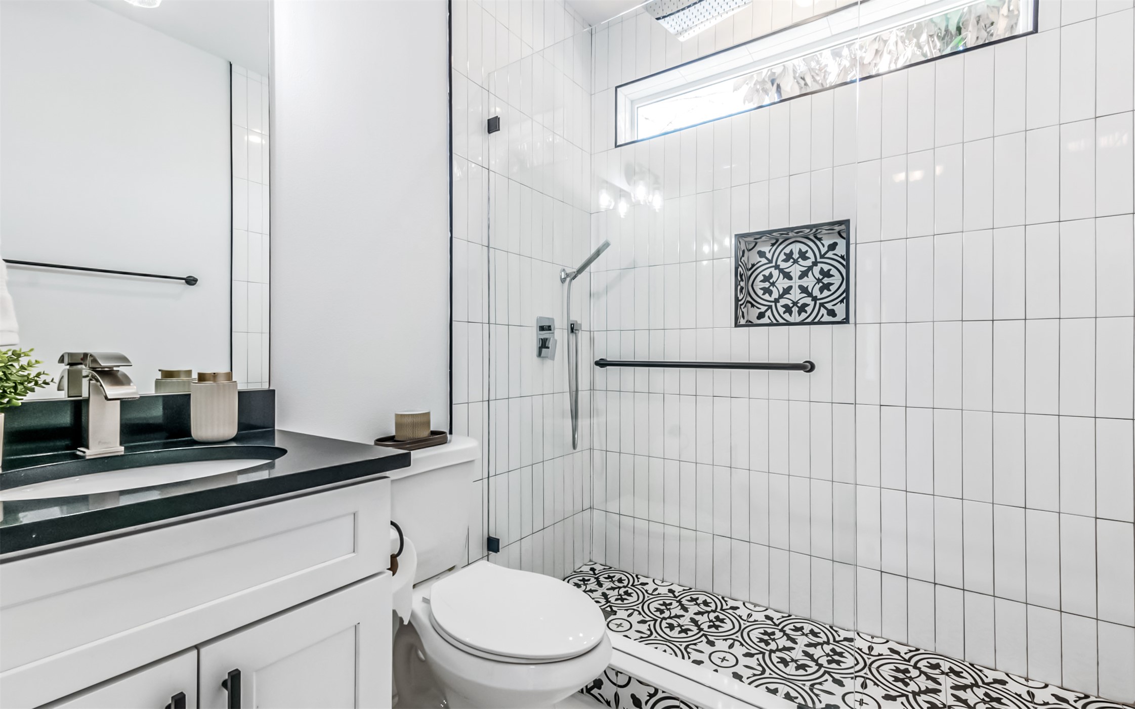 1130 Spur Street, Unit A Austin, TX 78721 - Photo 23 of 31 3rd full Bathroom featuring a tile shower and vanity