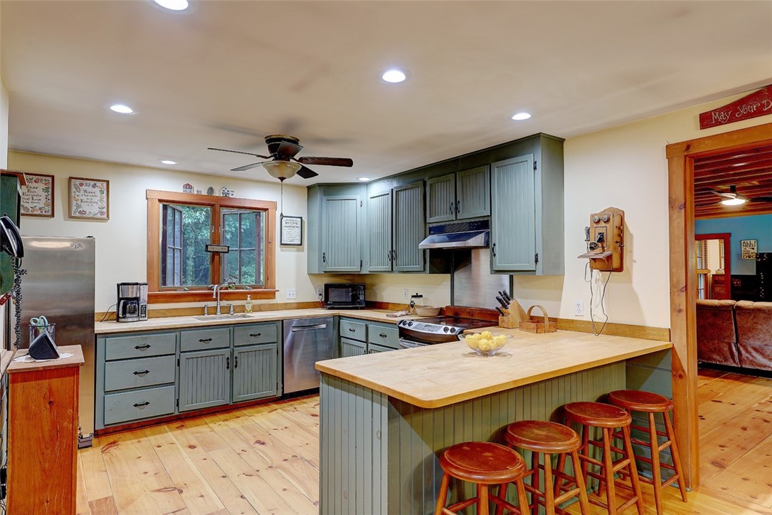 112 Pray Hill Road Glocester, RI 02814 - Photo 18 of 37