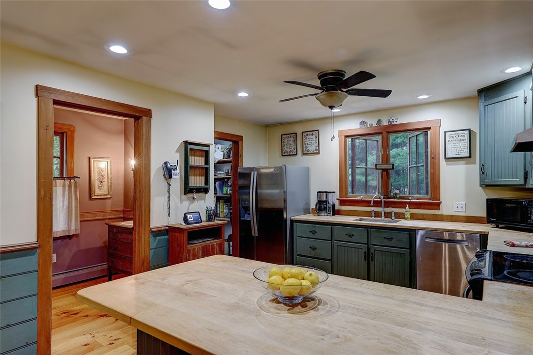 112 Pray Hill Road Glocester, RI 02814 - Photo 19 of 37