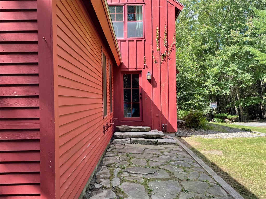 112 Pray Hill Road Glocester, RI 02814 - Photo 7 of 37