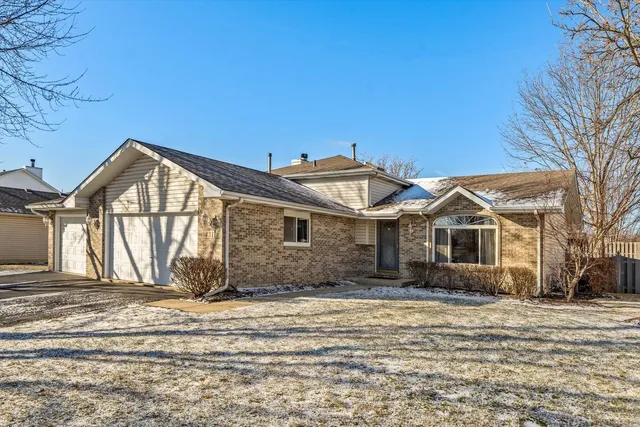 $375,000 | 431 Badger Lane, Oswego, IL 60543