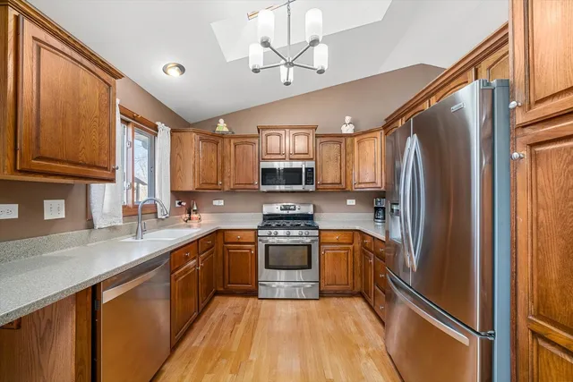 $375,000 | 431 Badger Lane, Oswego, IL 60543