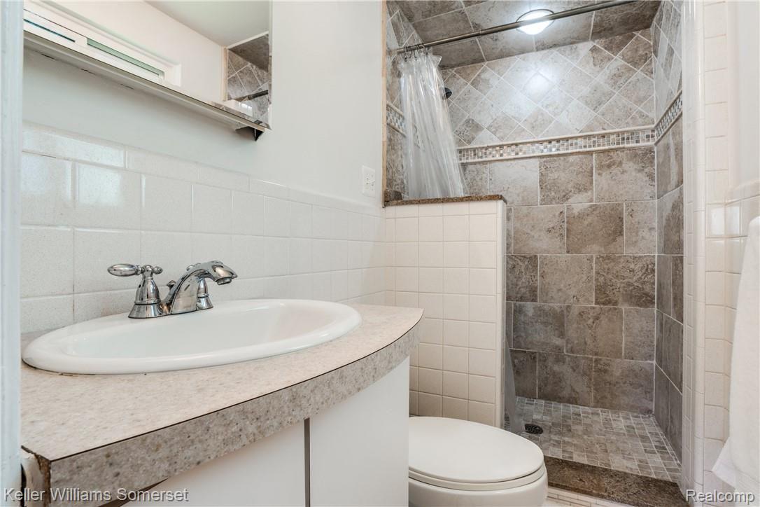 541 South Rosedale Court Grosse Pointe, MI 48236 - Photo 42 of 46 Interiors (35 of 41).jpg