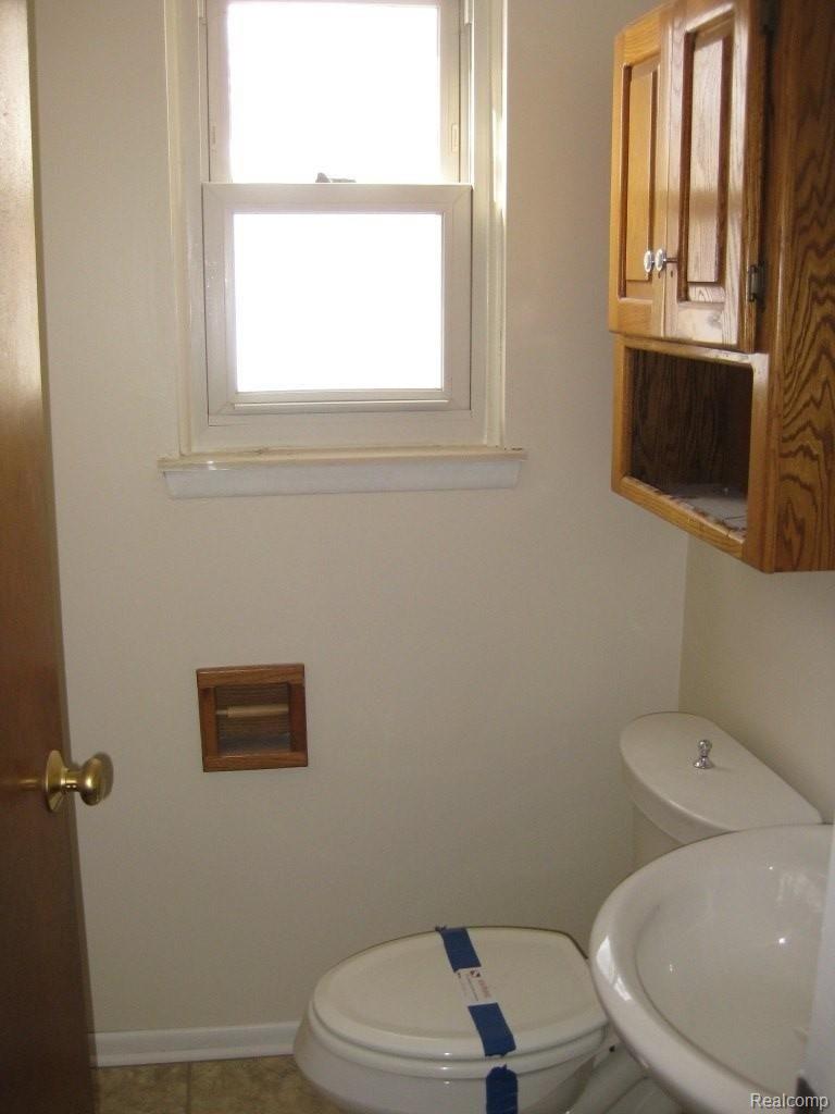 14605 Newburgh Road Livonia, MI 48154 - Photo 8 of 22 IMG_1926.JPG