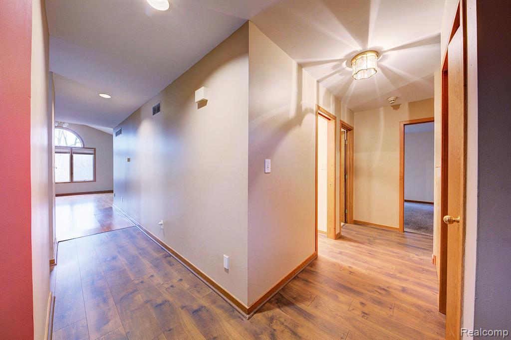 3352 Rivers Edge Drive Wayne, MI 48184 - Photo 5 of 39