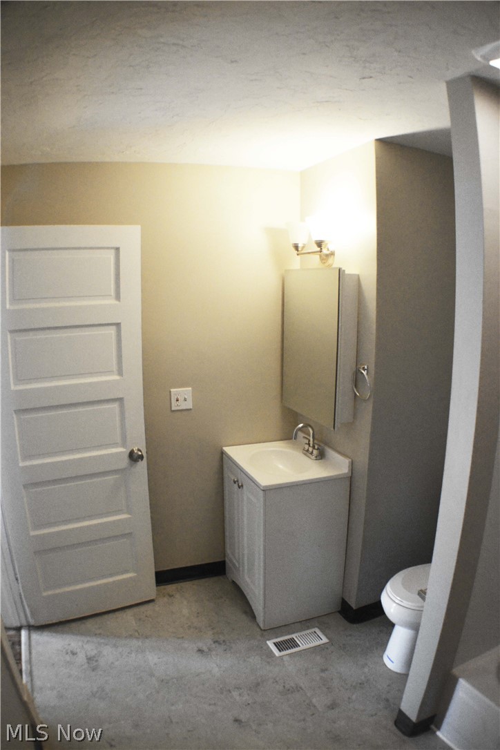 1035 Elbon Road Cleveland, OH 44121 - Photo 7 of 9