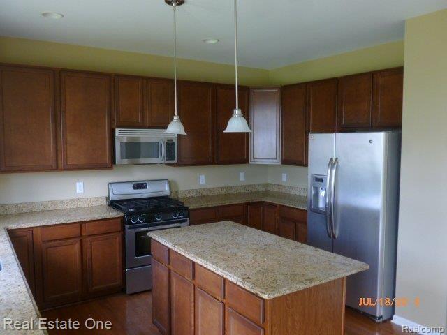 3399 Connors Drive Rochester, MI 48307 - Photo 12 of 21 Kitchen 2