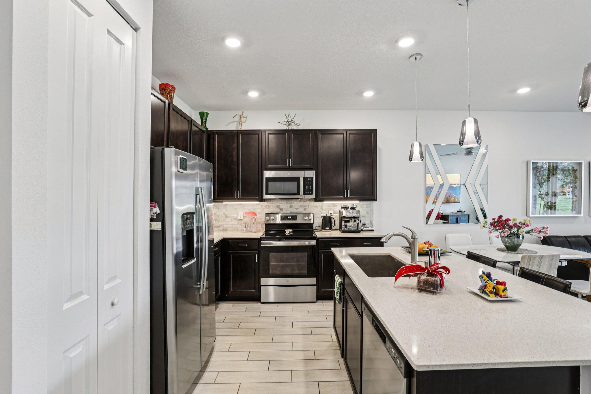 7053 Peters Lane Delray Beach, FL 33446 - Photo 11 of 62 11-web-or-mls-Peters Ln-S1912-011