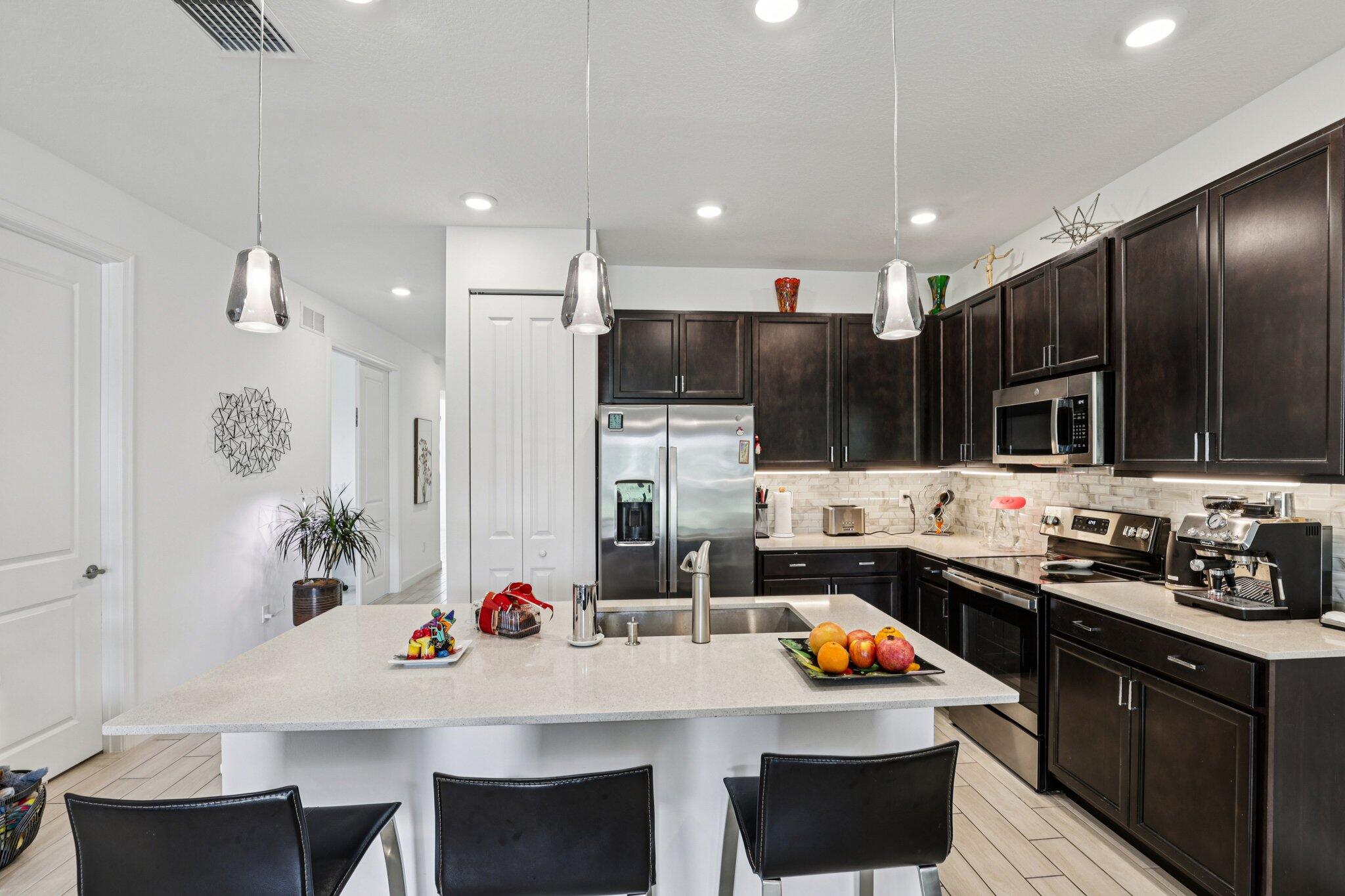 7053 Peters Lane Delray Beach, FL 33446 - Photo 13 of 62 13-web-or-mls-Peters Ln-S1912-013