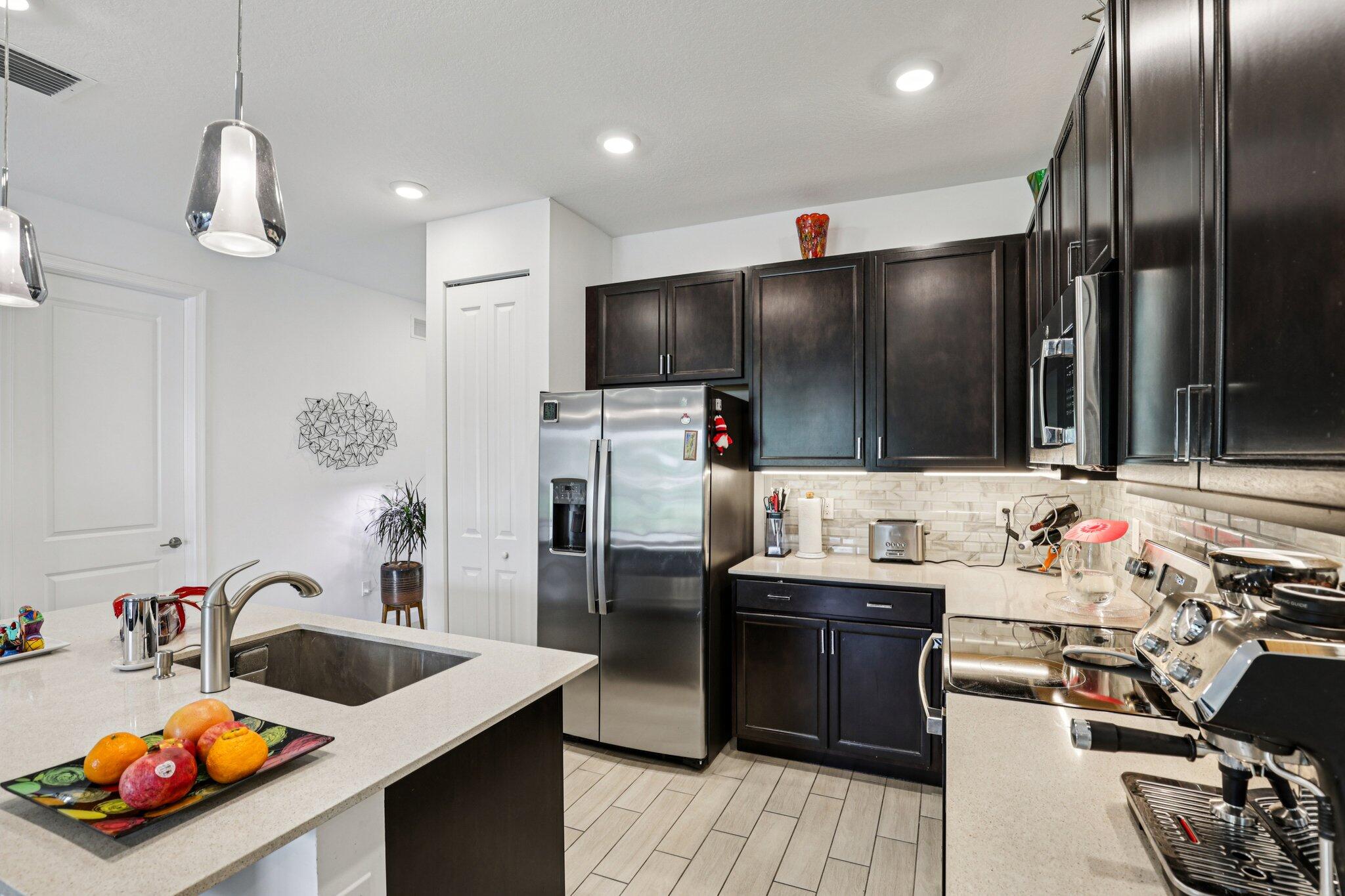 7053 Peters Lane Delray Beach, FL 33446 - Photo 14 of 62 14-web-or-mls-Peters Ln-S1912-014