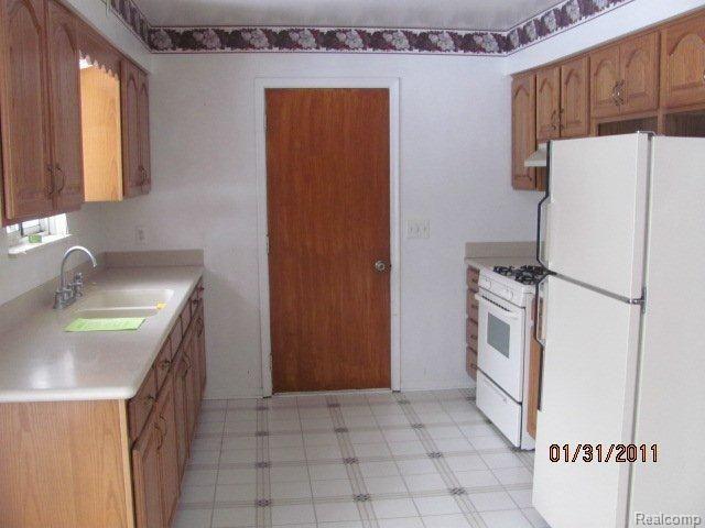 1729 Farnsworth Road Lapeer, MI 48446 - Photo 3 of 8 9.kitchen-9