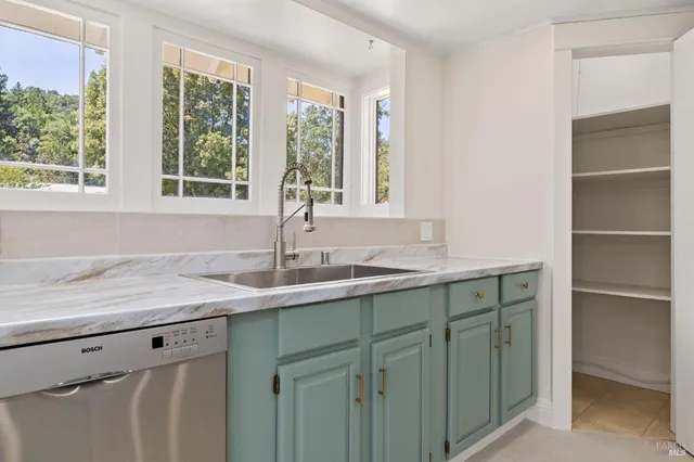 $838,000 | 12900 Highway 101, Hopland, CA 95449