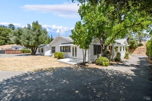 $838,000 | 12900 Highway 101, Hopland, CA 95449