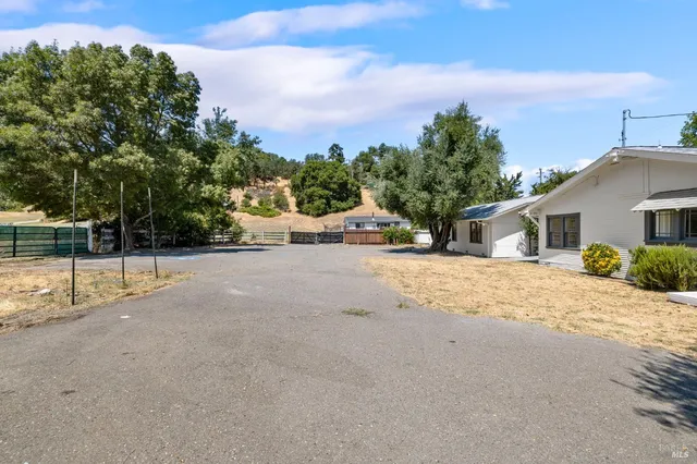 $838,000 | 12900 Highway 101, Hopland, CA 95449