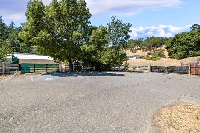 $838,000 | 12900 Highway 101, Hopland, CA 95449