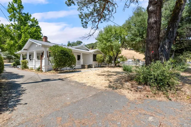 $838,000 | 12900 Highway 101, Hopland, CA 95449