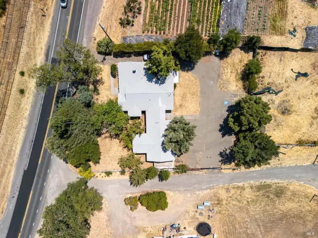 $838,000 | 12900 Highway 101, Hopland, CA 95449