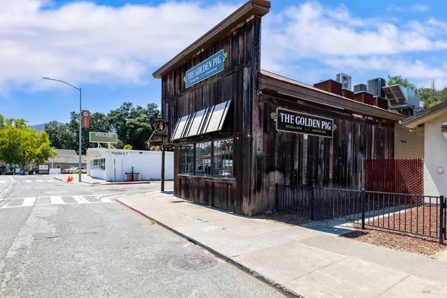 $838,000 | 12900 Highway 101, Hopland, CA 95449