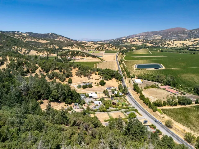 $838,000 | 12900 Highway 101, Hopland, CA 95449