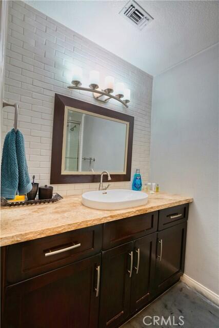 68730 Panorama Road Cathedral City, CA 92234 - Photo 27 of 53 Panorama guest bath