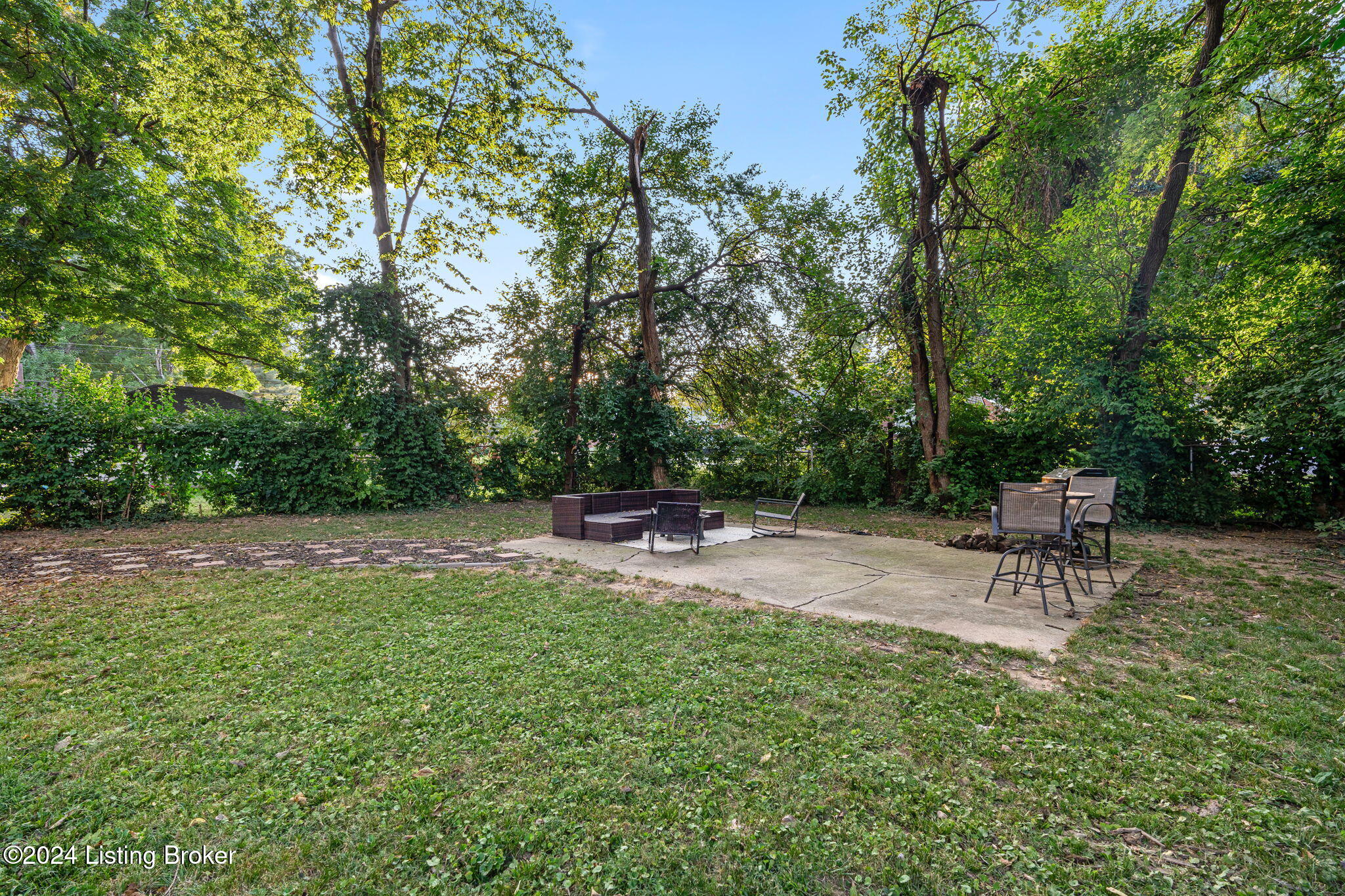 2605 Alanmede Road Louisville, KY 40205 - Photo 27 of 30 Sitting Area