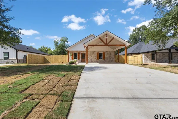 $255,000 | 838 Devereaux Street, Jacksonville, TX 75766