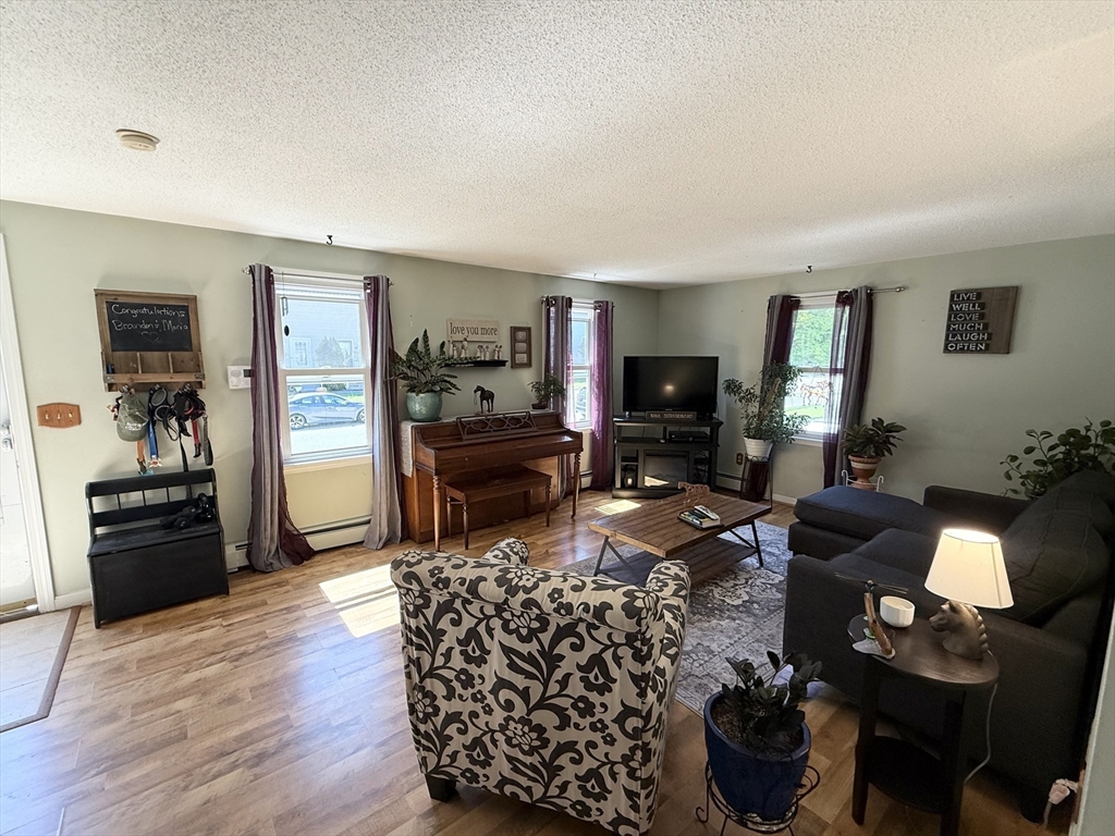 48 Vincent Circle Worcester, MA 01604 - Photo 5 of 31