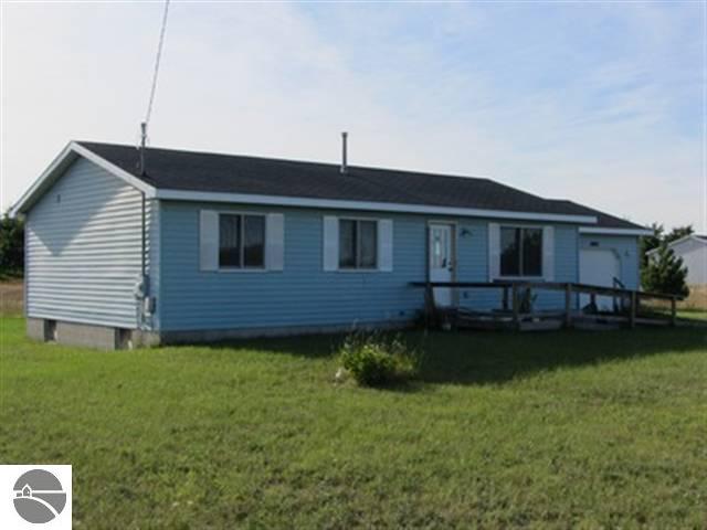 16821 Center Road Traverse City, MI 49686 - Photo 2 of 17 1729959-1.JPG