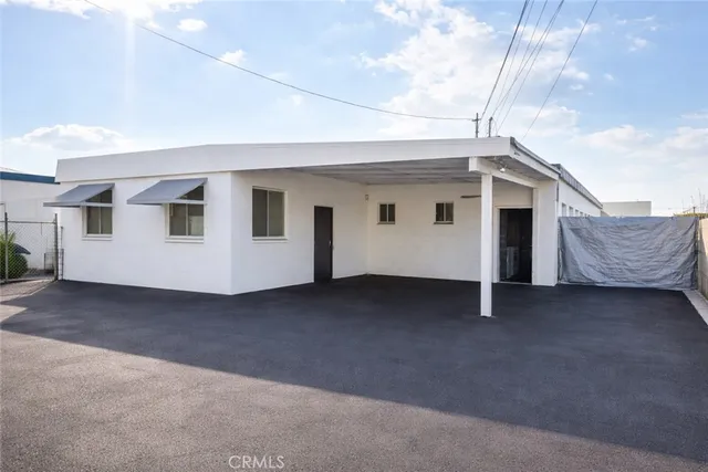 a view of a house with roof