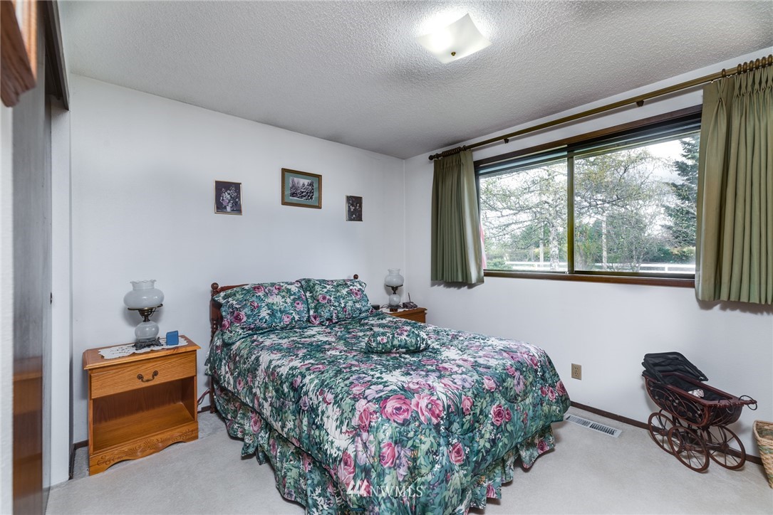 3914 Meridian Road Southeast Olympia, WA 98513 - Photo 16 of 25 Gallery Image 16