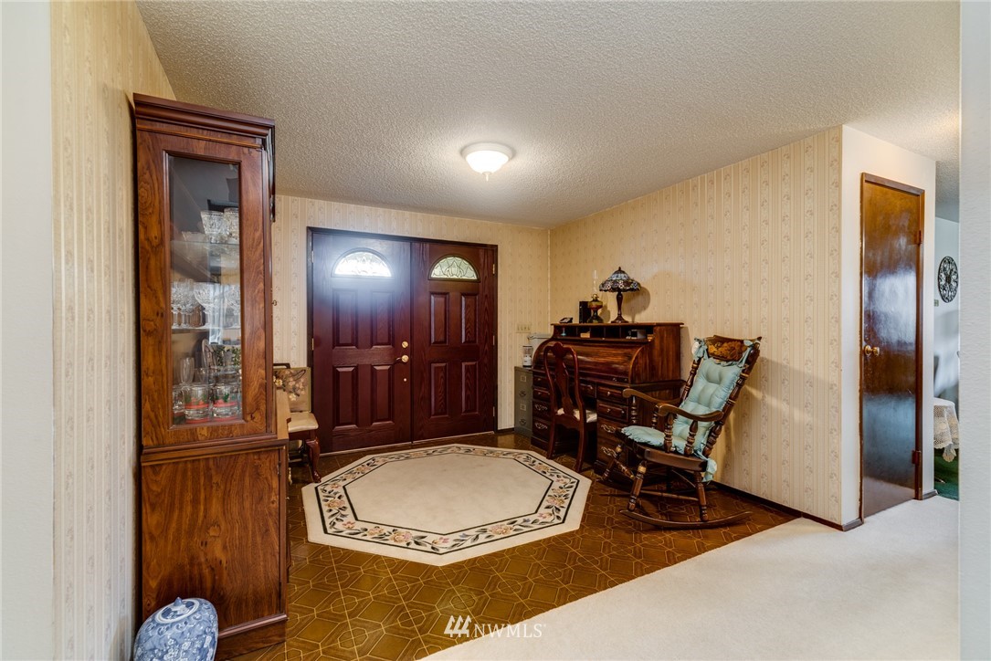 3914 Meridian Road Southeast Olympia, WA 98513 - Photo 6 of 25 Gallery Image 6