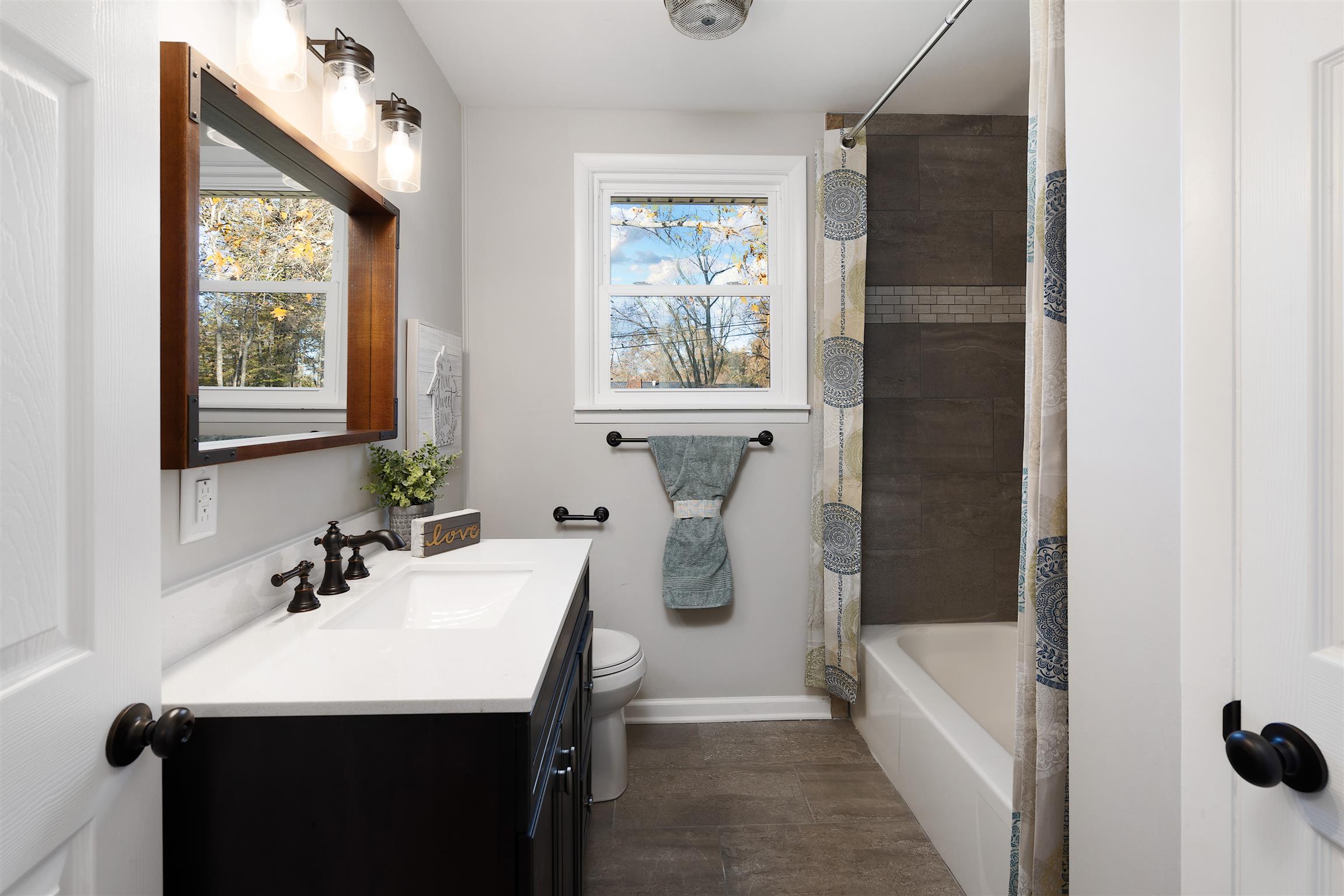 215 Shiloh Road Clarksville, TN 37042 - Photo 16 of 30 Upstairs Full Bath w/Tiled Shower & New Lighting & Vanity