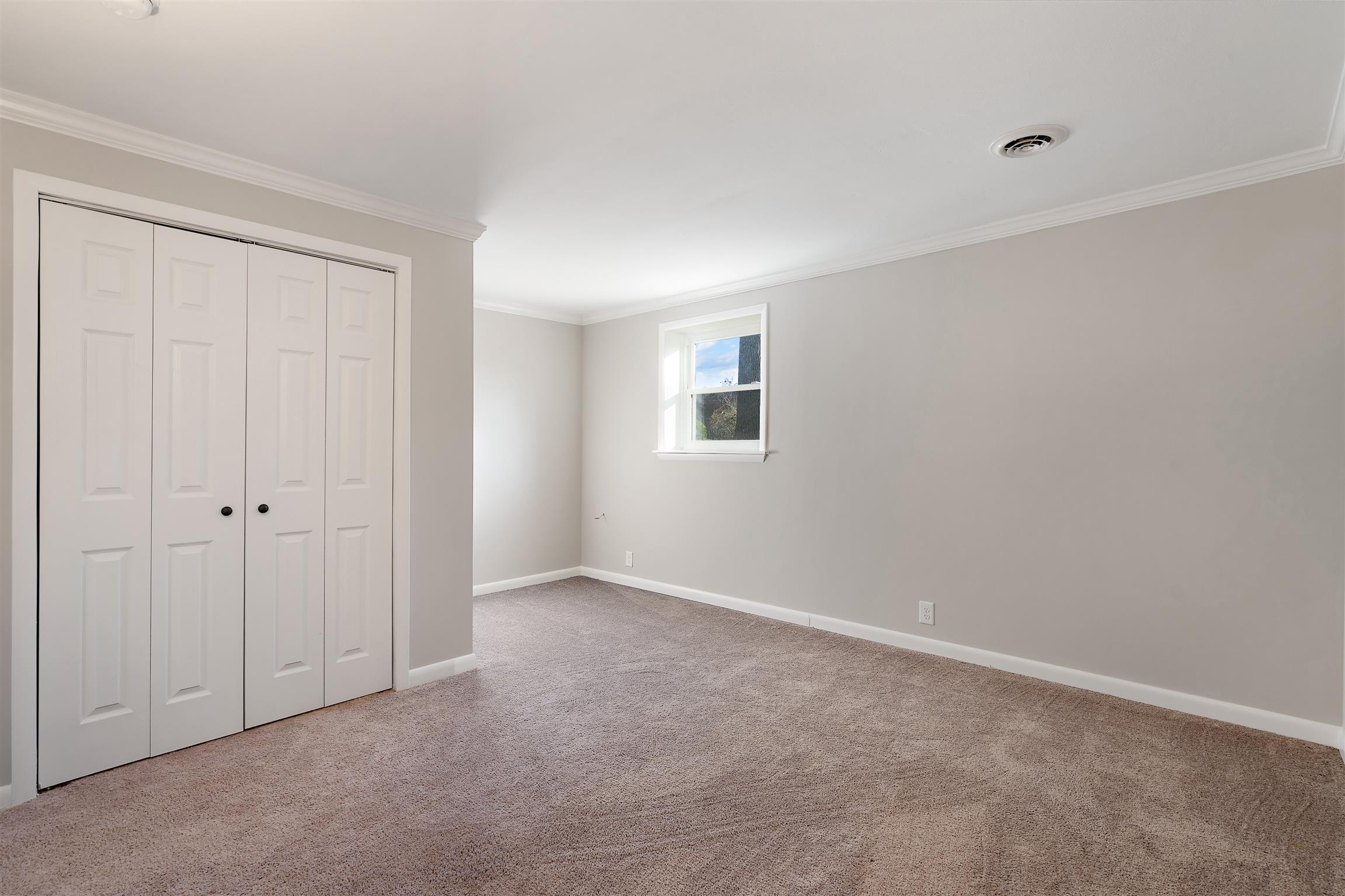 215 Shiloh Road Clarksville, TN 37042 - Photo 23 of 30 Basement Bedroom 4