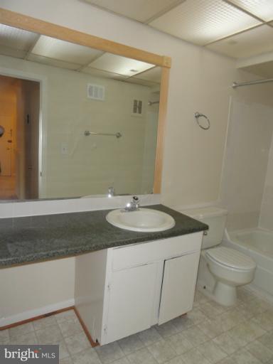 8114 Colony Point Road, Unit H Springfield, VA 22152 - Photo 8 of 13 Bath