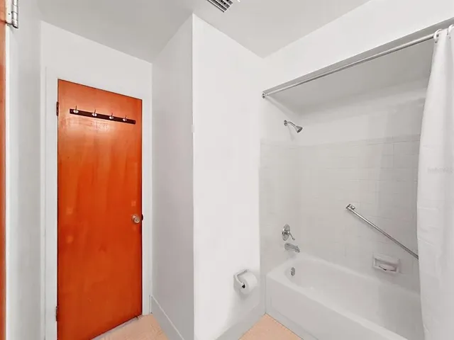 $129,000 | 5060 76th Avenue North, Unit 409, Pinellas Park, FL 33781