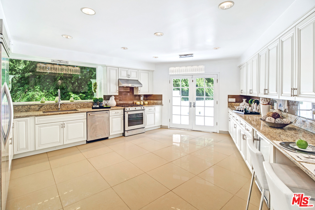 15536 High Knoll Road Encino, CA 91436 - Photo 16 of 54