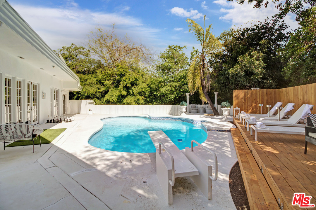 15536 High Knoll Road Encino, CA 91436 - Photo 35 of 54