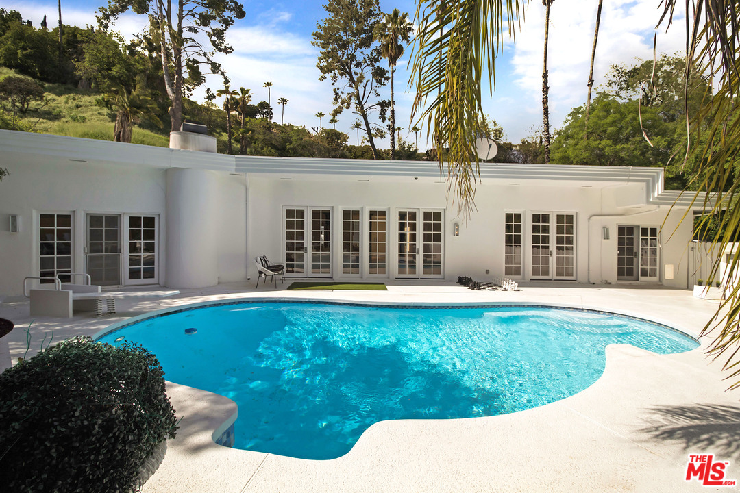 15536 High Knoll Road Encino, CA 91436 - Photo 37 of 54