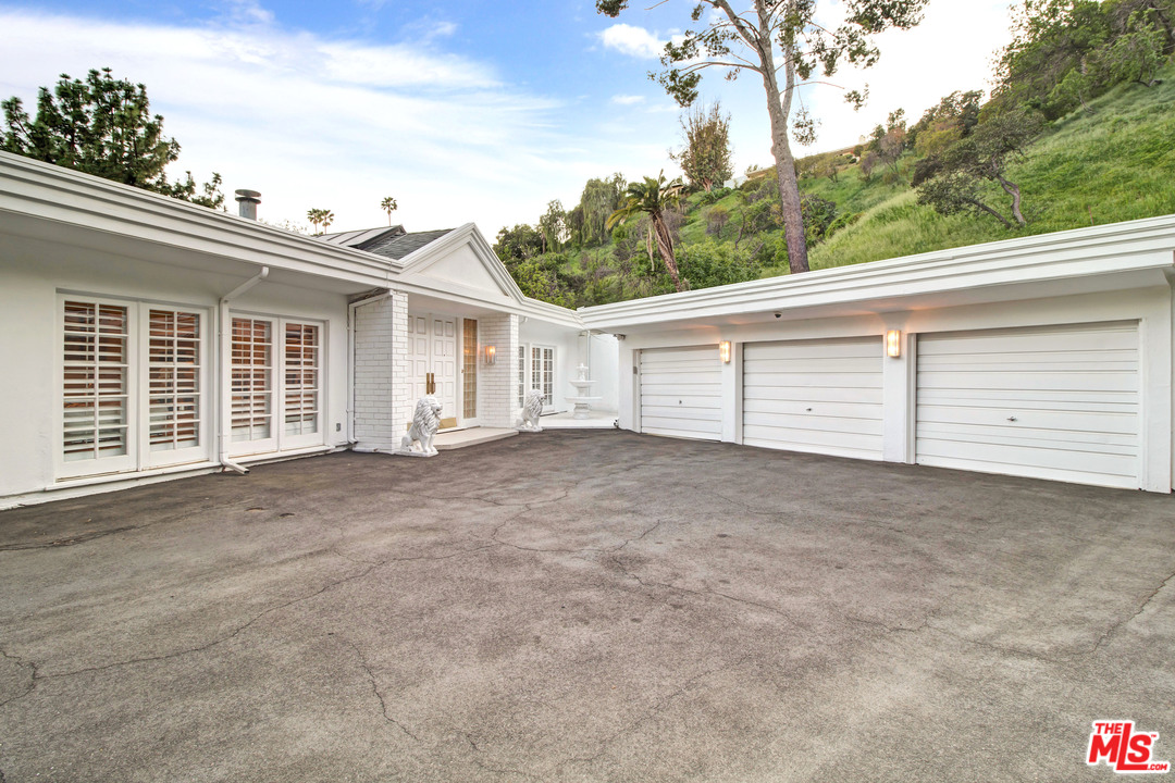 15536 High Knoll Road Encino, CA 91436 - Photo 44 of 54