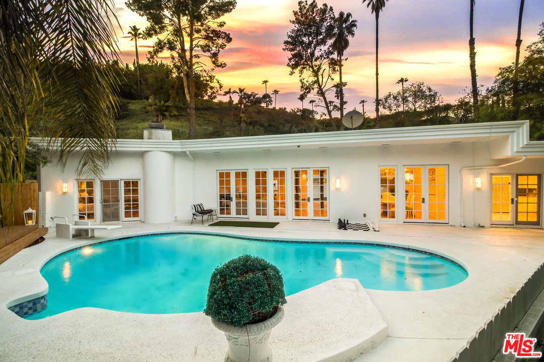 15536 High Knoll Road Encino, CA 91436 - Photo 47 of 54