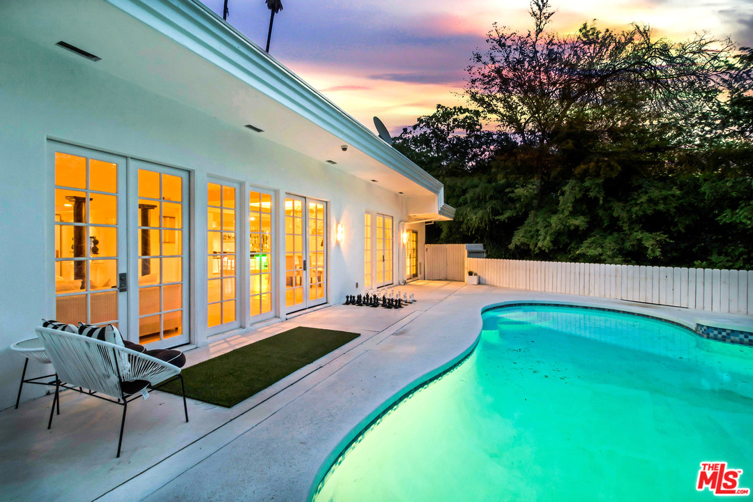 15536 High Knoll Road Encino, CA 91436 - Photo 49 of 54