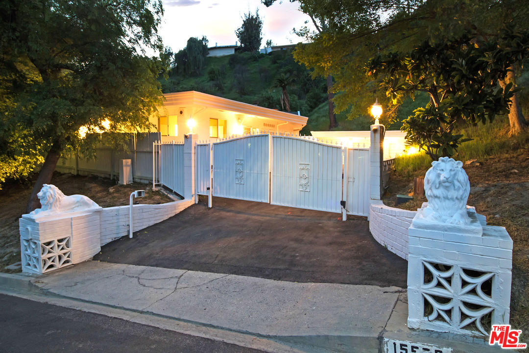 15536 High Knoll Road Encino, CA 91436 - Photo 50 of 54