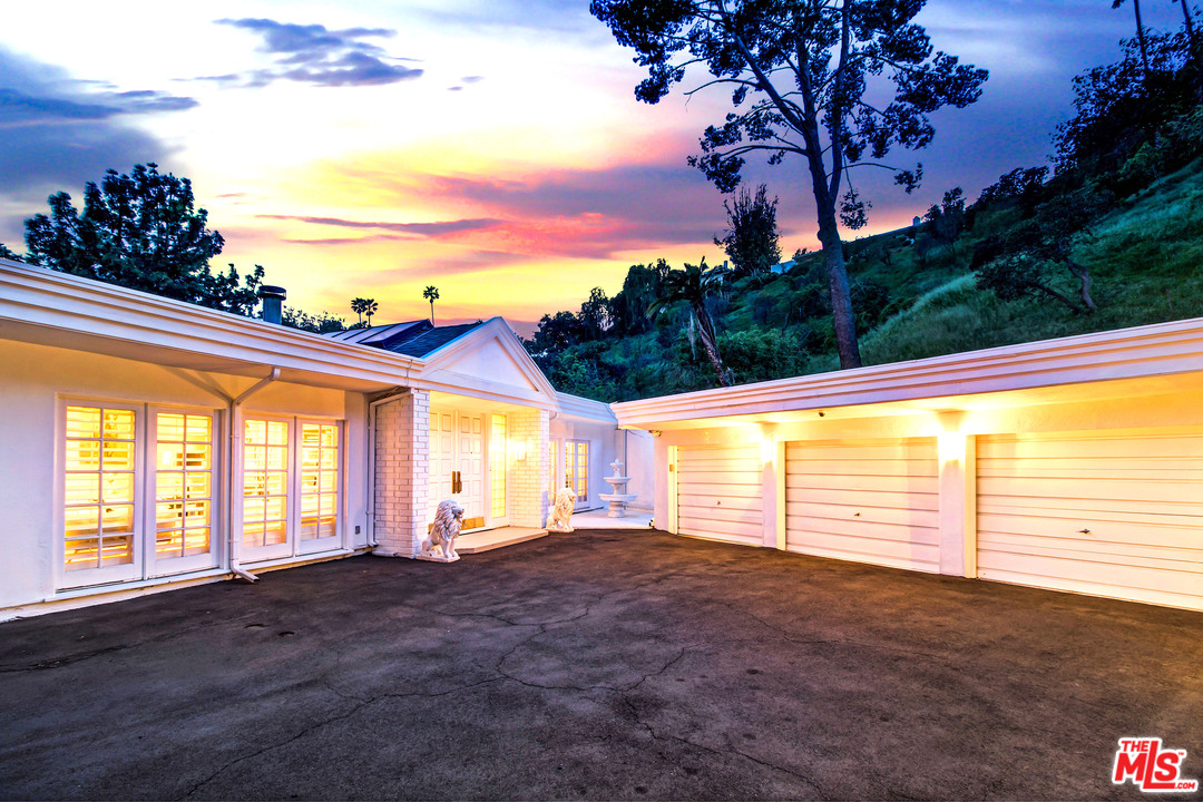 15536 High Knoll Road Encino, CA 91436 - Photo 51 of 54