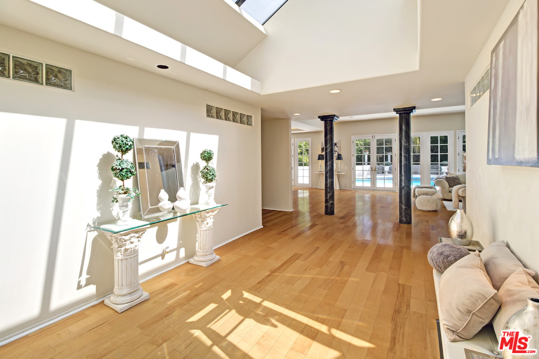 15536 High Knoll Road Encino, CA 91436 - Photo 7 of 54
