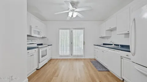$299,999 | 52 Breeze Court, Unit 90, Brick, NJ 08724