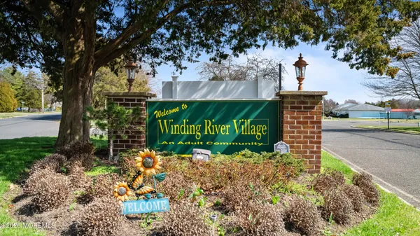 $299,999 | 52 Breeze Court, Unit 90, Brick, NJ 08724