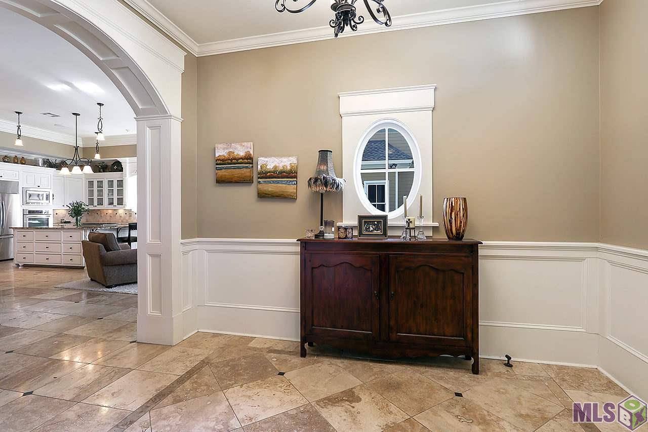 3436 Perkins Road Baton Rouge, LA 70808 - Photo 3 of 42 Foyer