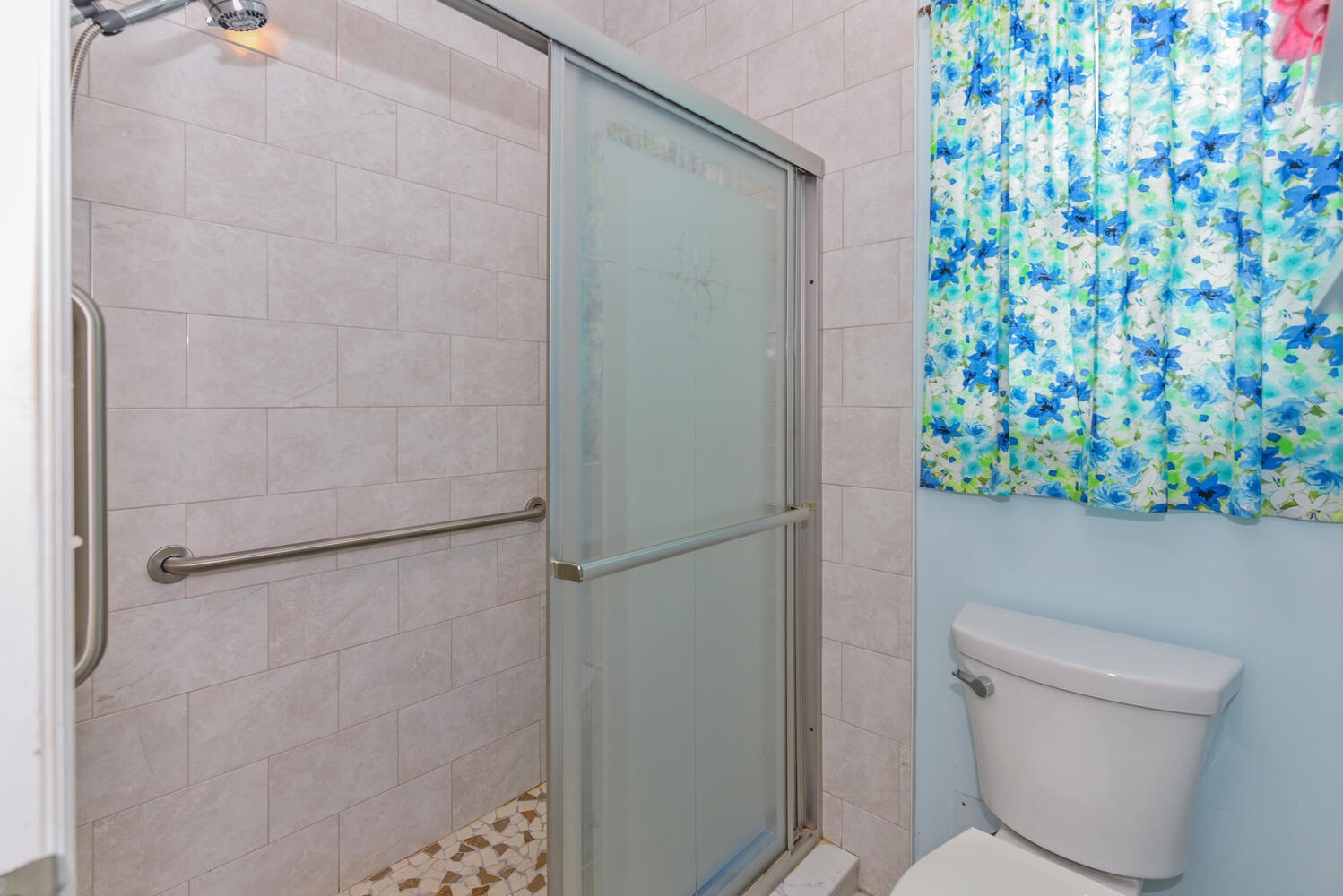 7922 Southeast Sugar Pines Way Hobe Sound, FL 33455 - Photo 15 of 31 Master Bathroom