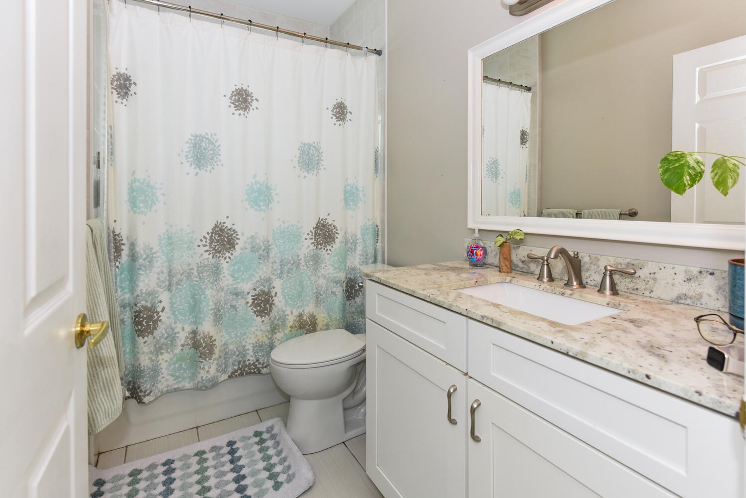 7922 Southeast Sugar Pines Way Hobe Sound, FL 33455 - Photo 17 of 31 Second Bathroom